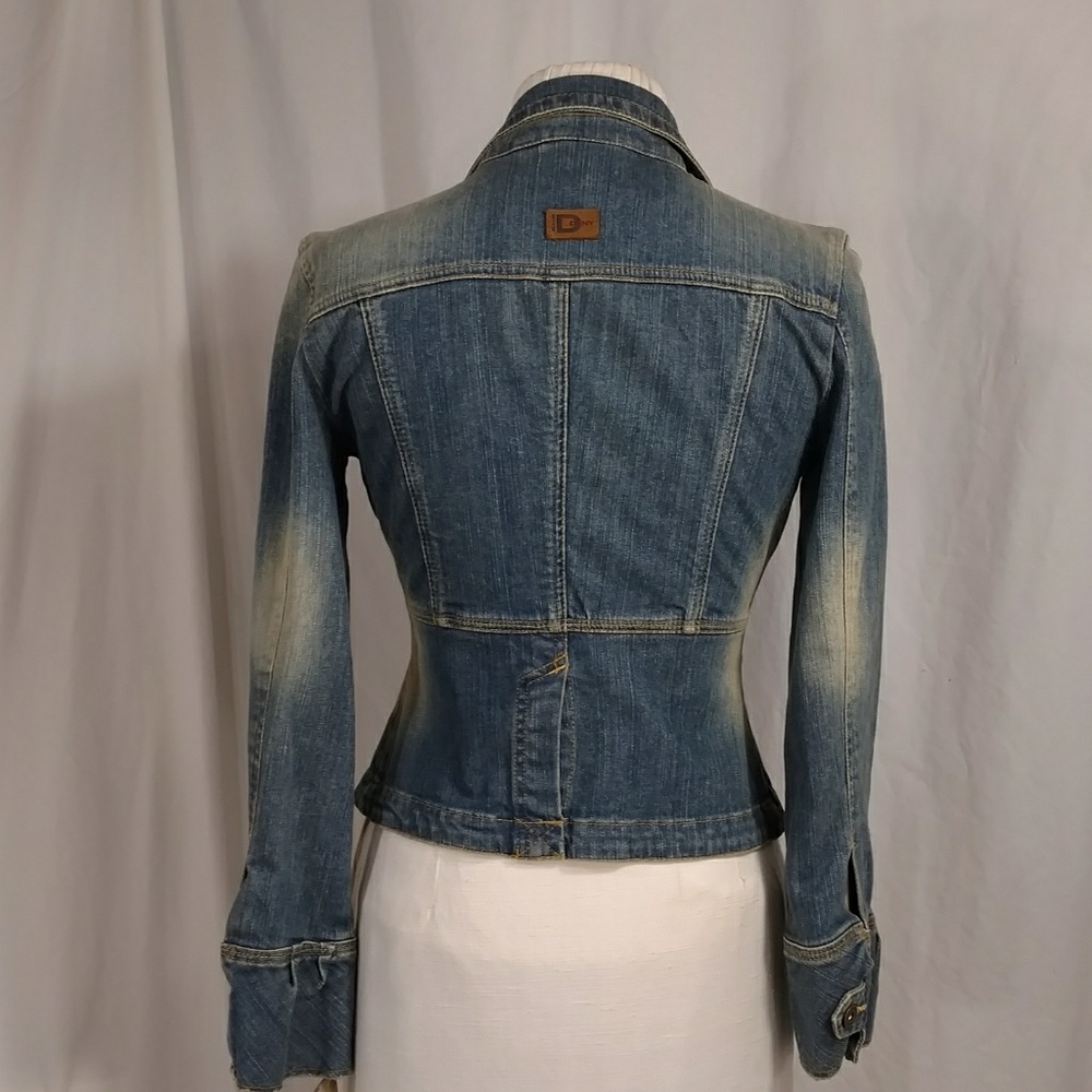 DKNY Jean Jacket Feminine Distressed XS Quality Fitted Tailored Shape SeeMeasure - Picture 3 of 8
